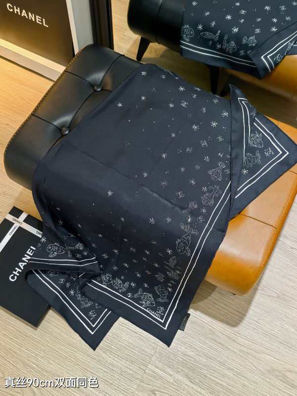 Chanel silk scarf 90X90cm E20 (15)