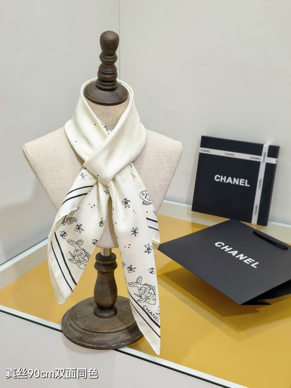 Chanel silk scarf 90X90cm E20 (2)