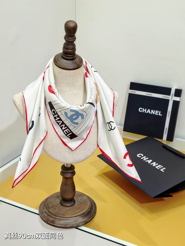 Chanel silk scarf 90X90cm E26 (2)