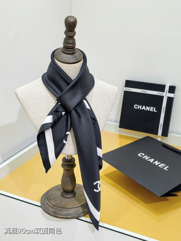 Chanel silk scarf 90X90cm E27 (1)