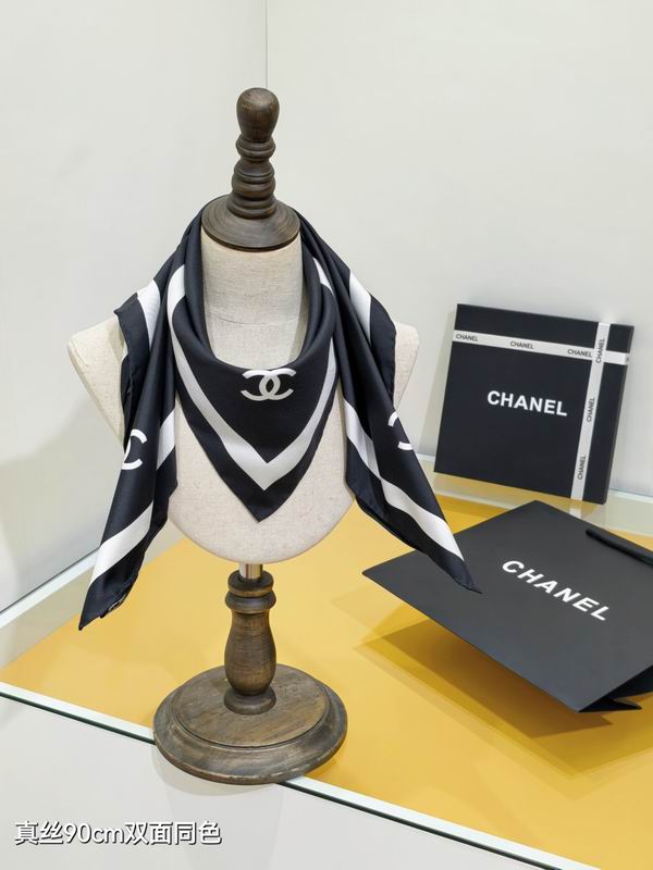 Chanel silk scarf 90X90cm E27 (2)