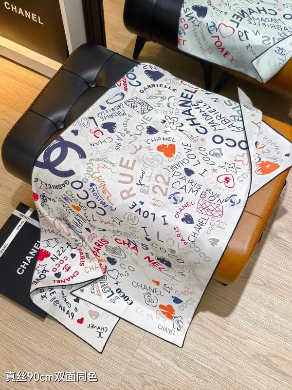 Chanel silk scarf 90X90cm E43 (16)