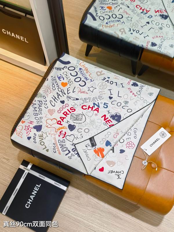 Chanel silk scarf 90X90cm E43 (17)