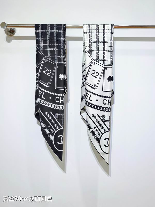 Chanel silk scarf 90X90cm E44 (1)