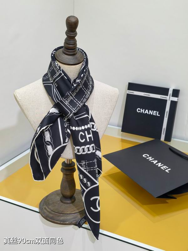 Chanel silk scarf 90X90cm E44 (2)