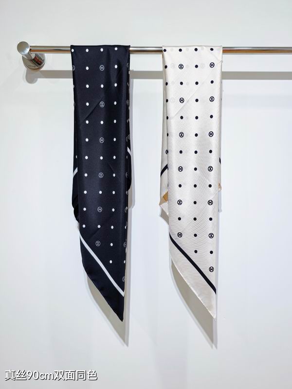 Chanel silk scarf 90X90cm E52 (1)