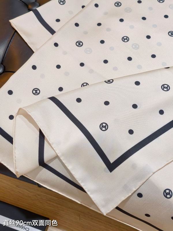 Chanel silk scarf 90X90cm E52 (15)