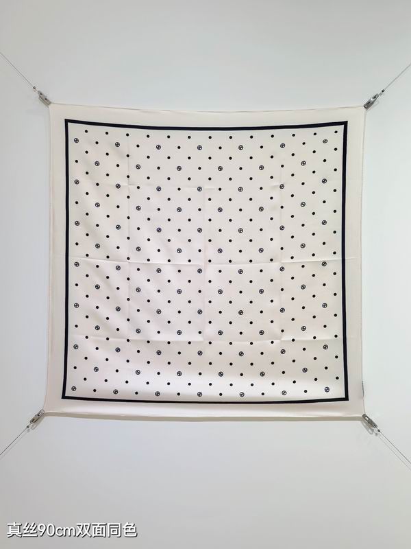 Chanel silk scarf 90X90cm E52 (18)