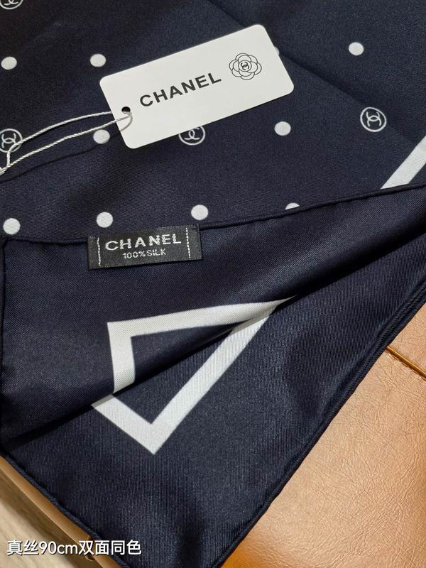 Chanel silk scarf 90X90cm E52 (5)