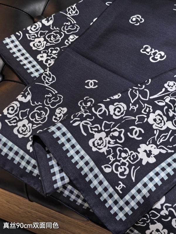 Chanel silk scarf 90X90cm E66 (15)