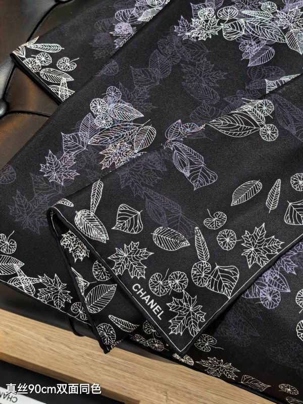 Chanel silk scarf 90X90cm E68 (5)