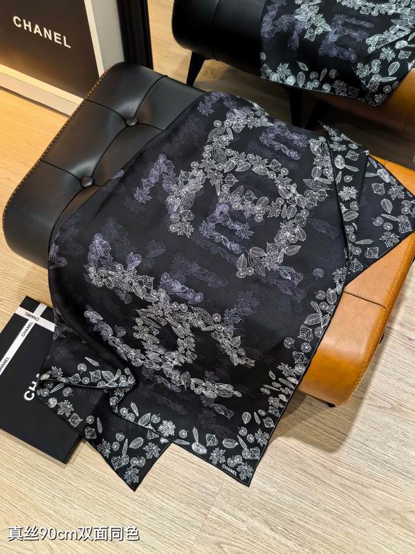 Chanel silk scarf 90X90cm E68 (6)