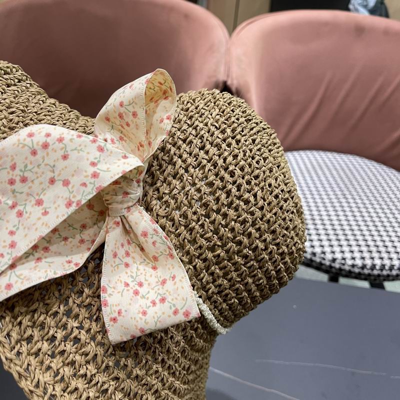 Chanel top hat (386)