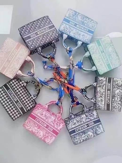 Dior AirPods bag (3)