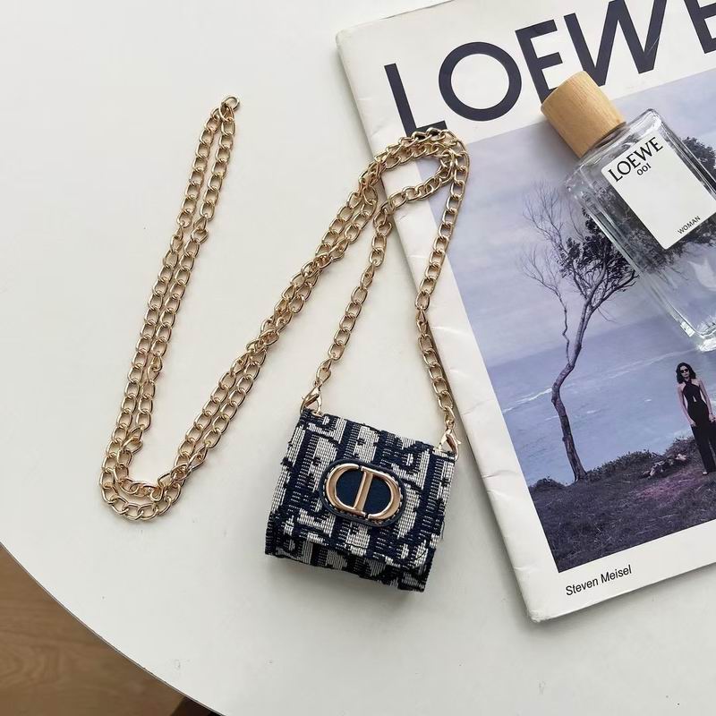 Dior AirPods bag (7)