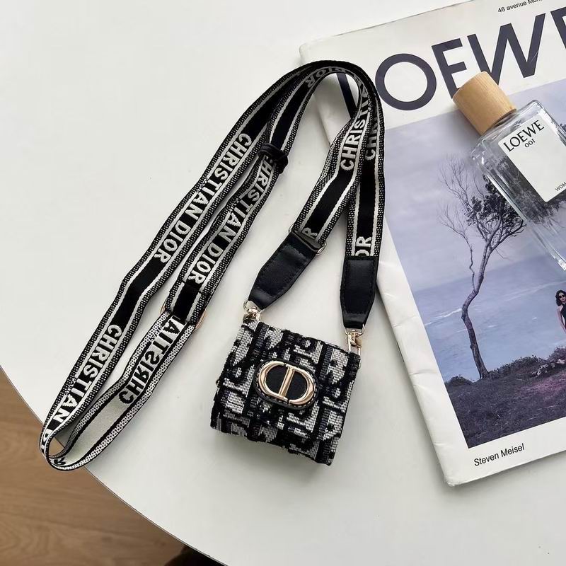 Dior AirPods bag (8)