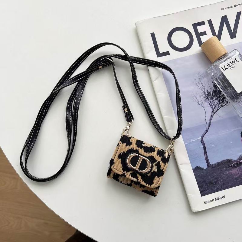 Dior AirPods bag (9)