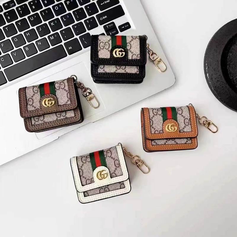 Gucci AirPods bag (1)