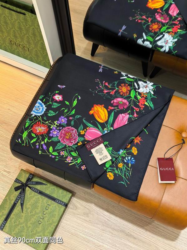 Gucci silk scarf 90X90cm E45 (17)