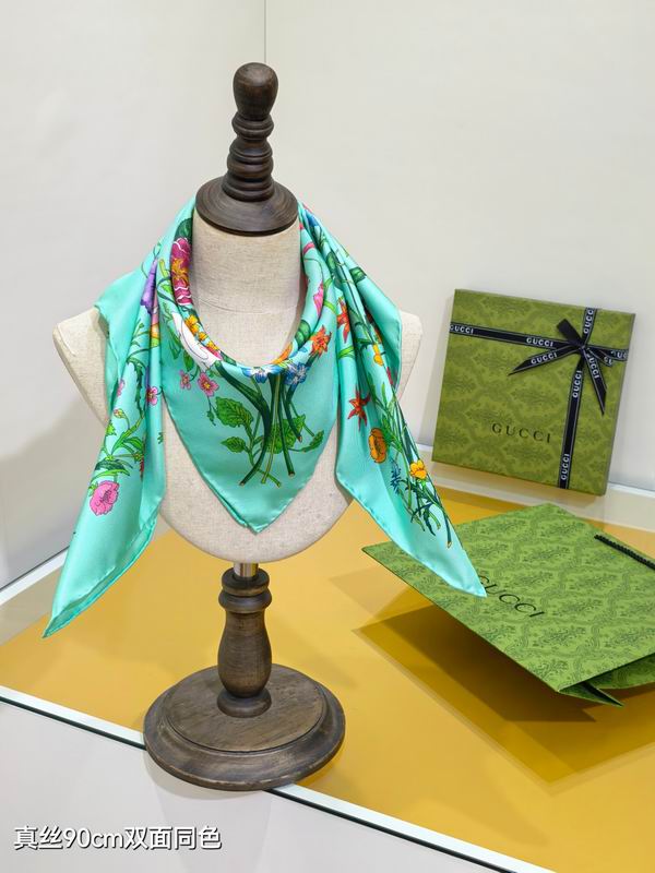 Gucci silk scarf 90X90cm E45 (22)