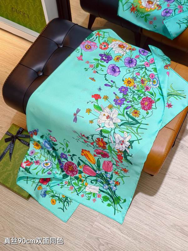 Gucci silk scarf 90X90cm E45 (26)