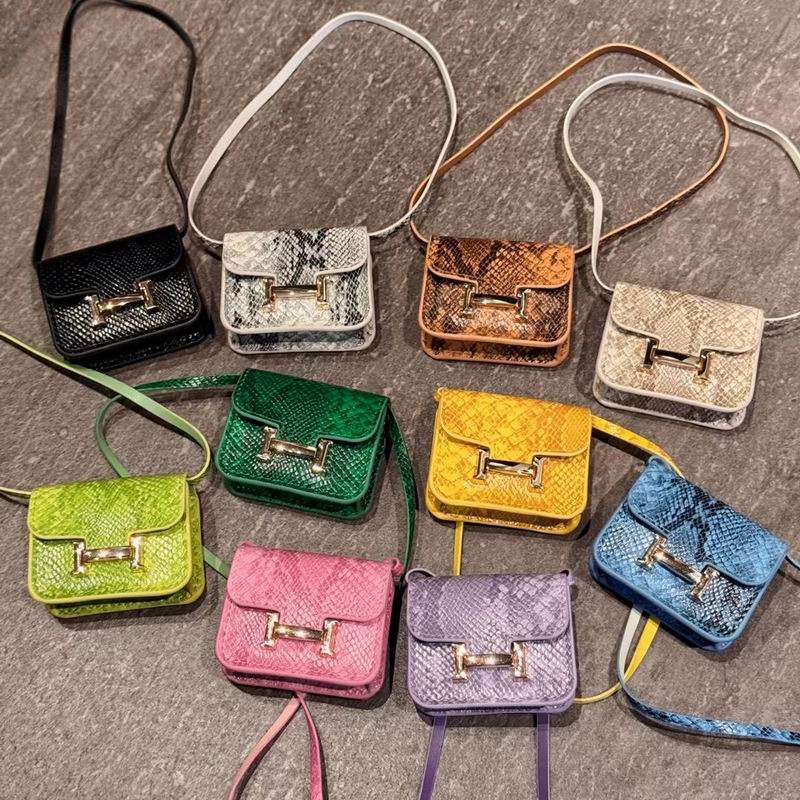 Hermes AirPods bag (3)