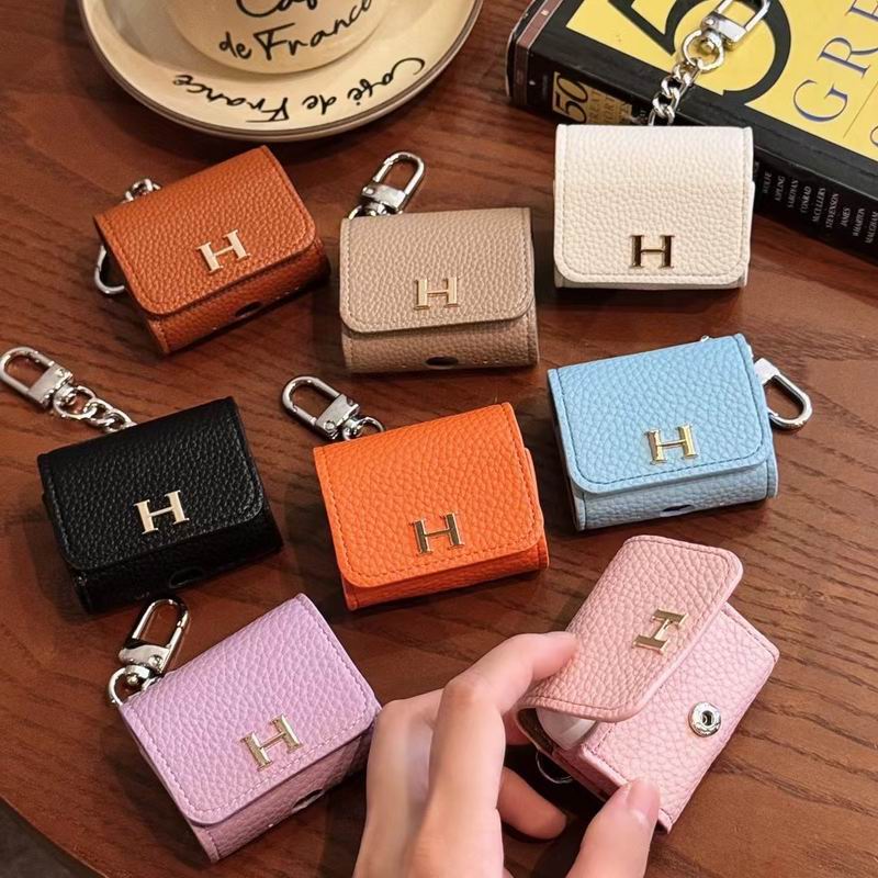 Hermes AirPods bag (4)