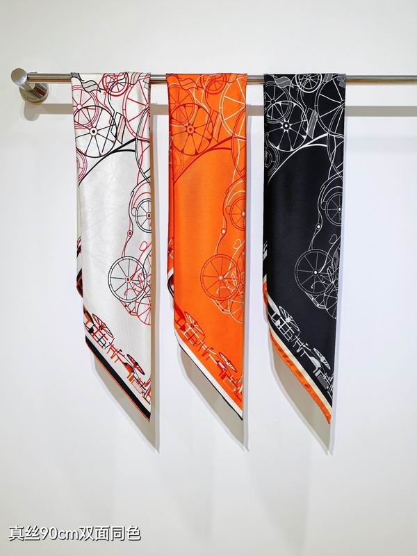 Hermes silk scarf 90X90cm E11 (1)