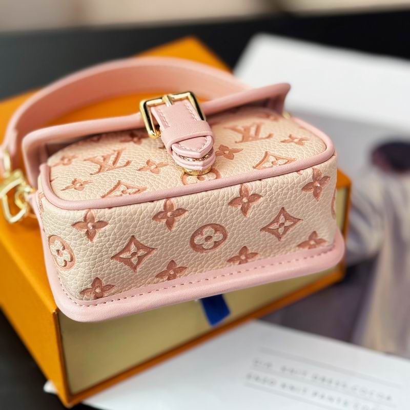 LV AirPods bag (16)