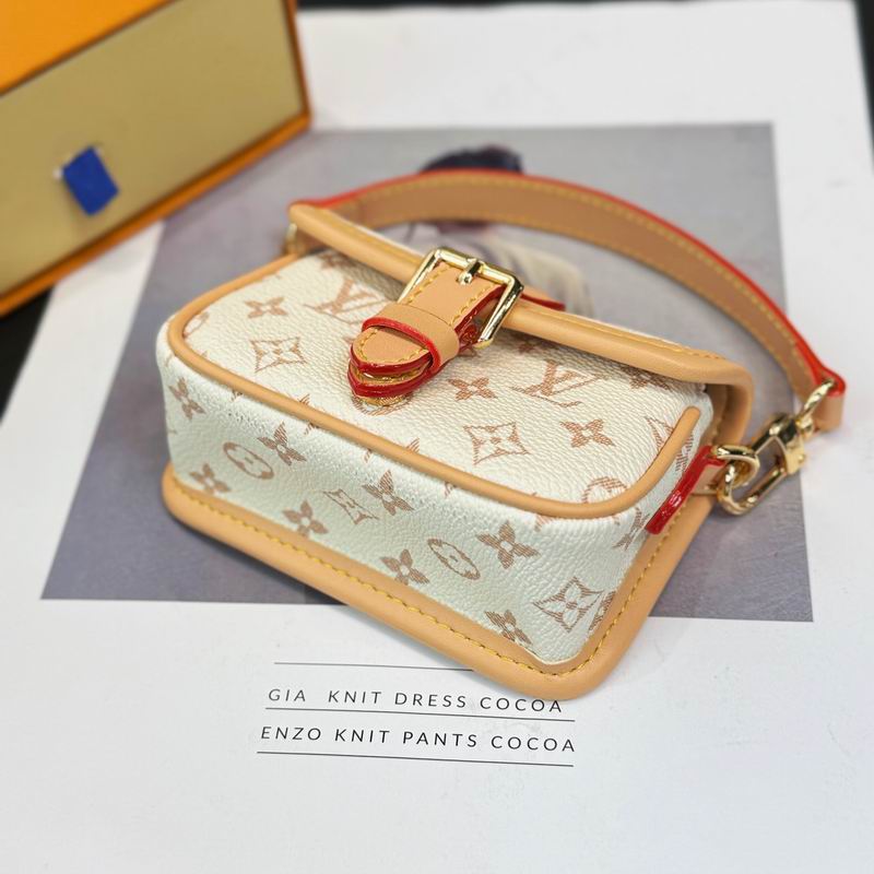 LV AirPods bag (4)