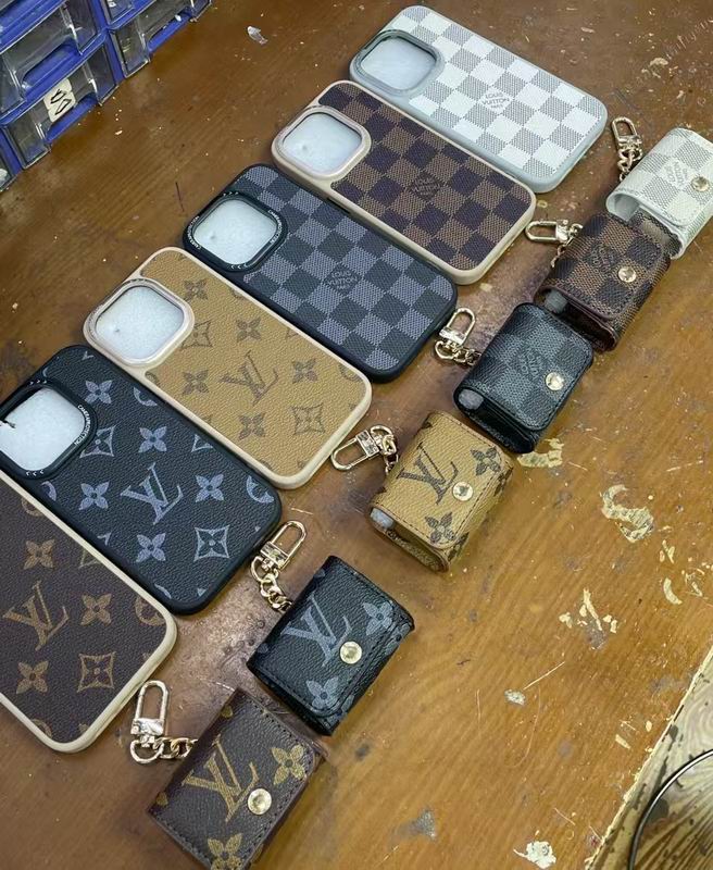 LV Phone Shell AirPods bag 06 (2)