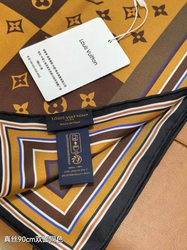LV silk Scarf 90X90cm E11 (4)