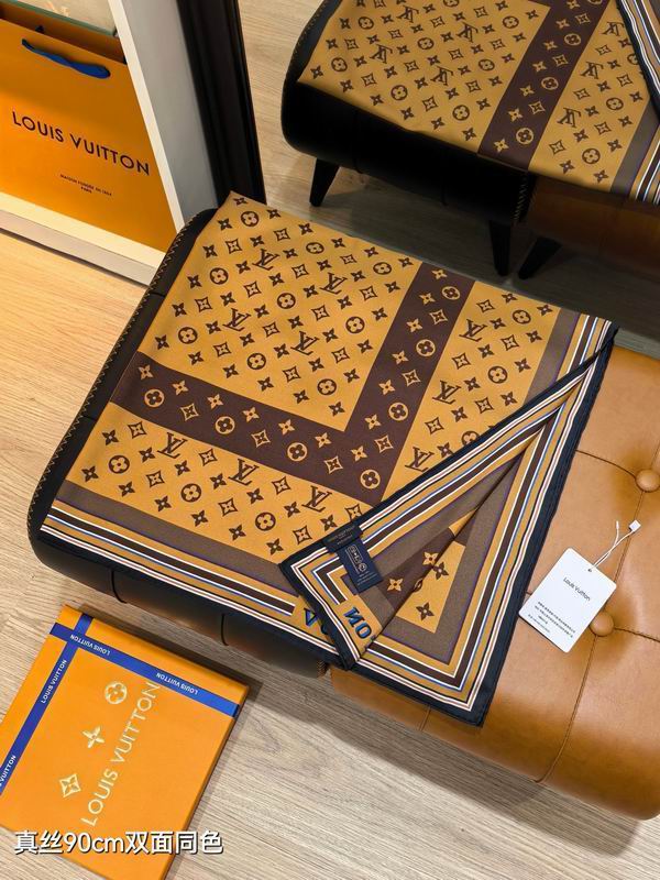 LV silk Scarf 90X90cm E11 (7)