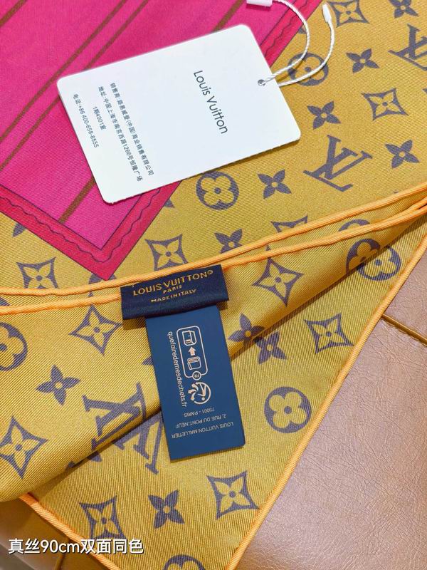LV silk Scarf 90X90cm E199 (25)