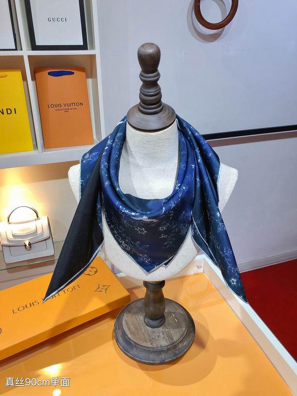 LV silk scarf 90X90cm E10 (1)