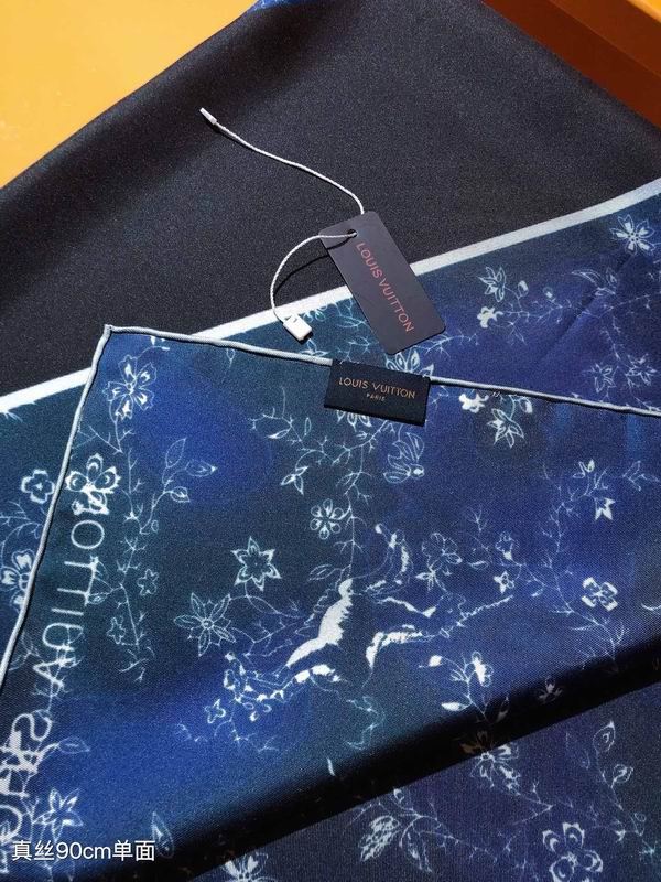 LV silk scarf 90X90cm E10 (5)