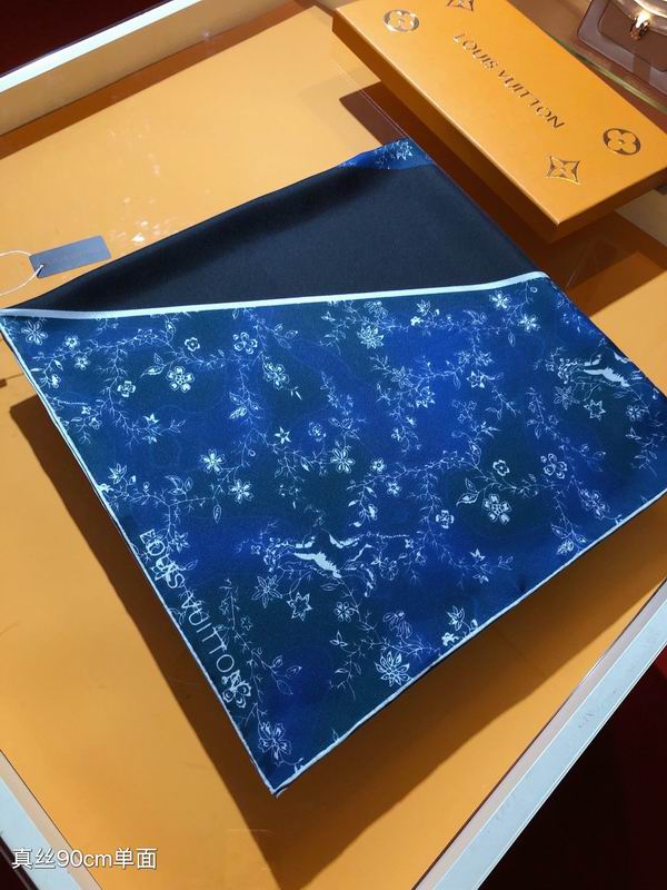 LV silk scarf 90X90cm E10 (6)
