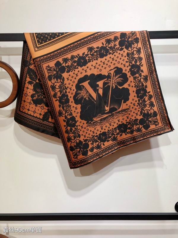 LV silk scarf 90X90cm E11 (2)