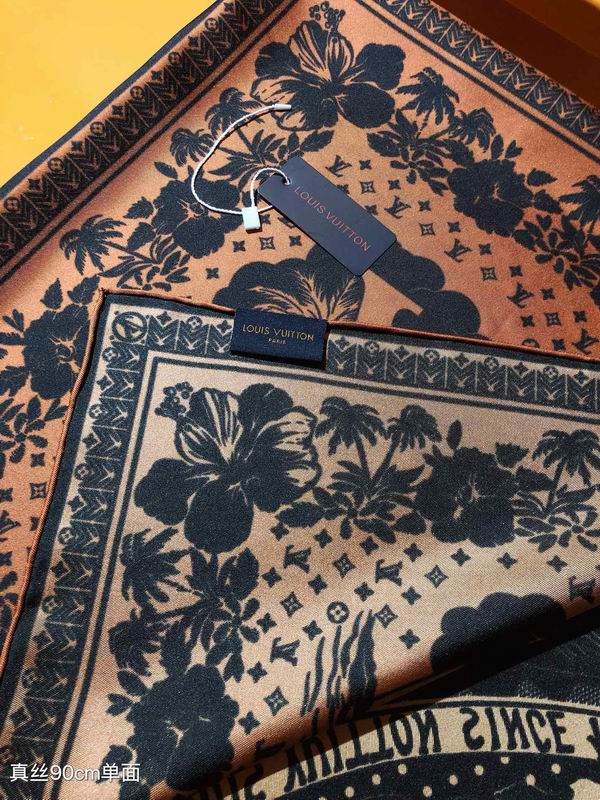 LV silk scarf 90X90cm E11 (5)
