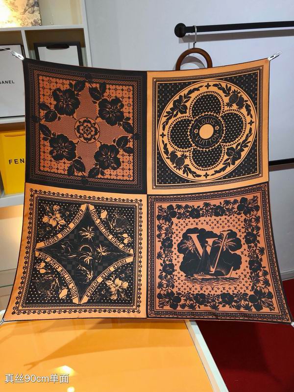 LV silk scarf 90X90cm E11 (8)