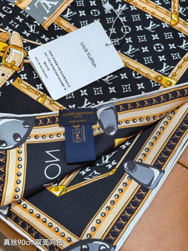 LV silk scarf 90X90cm E44 (4)