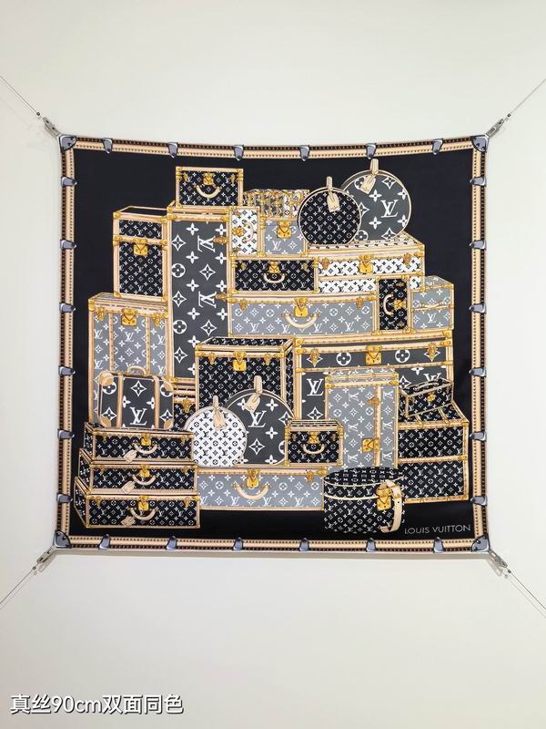 LV silk scarf 90X90cm E44 (8)