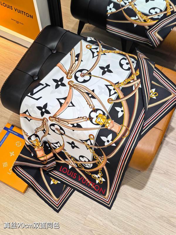 LV silk scarf 90X90cm E45 (18)