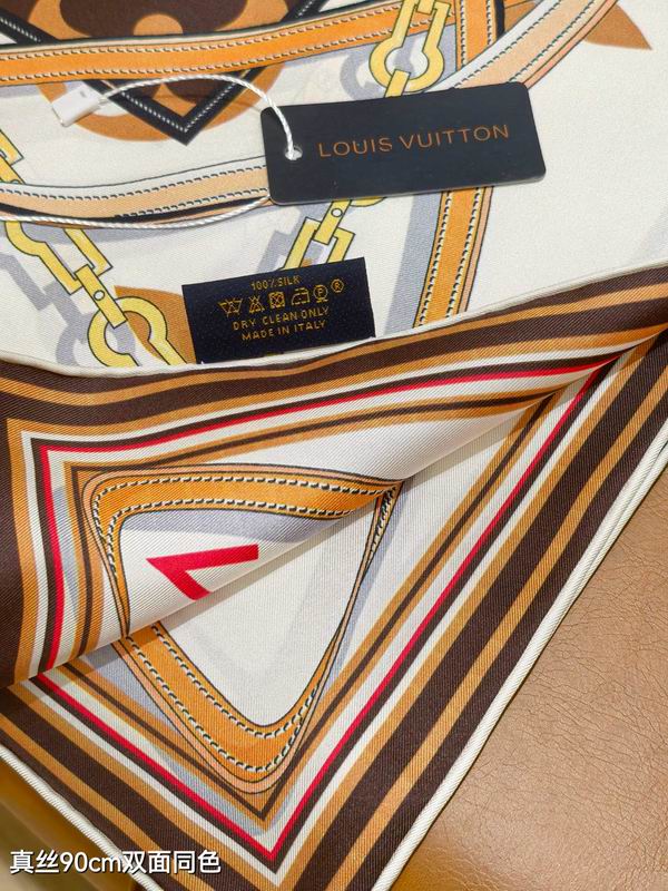 LV silk scarf 90X90cm E45 (26)