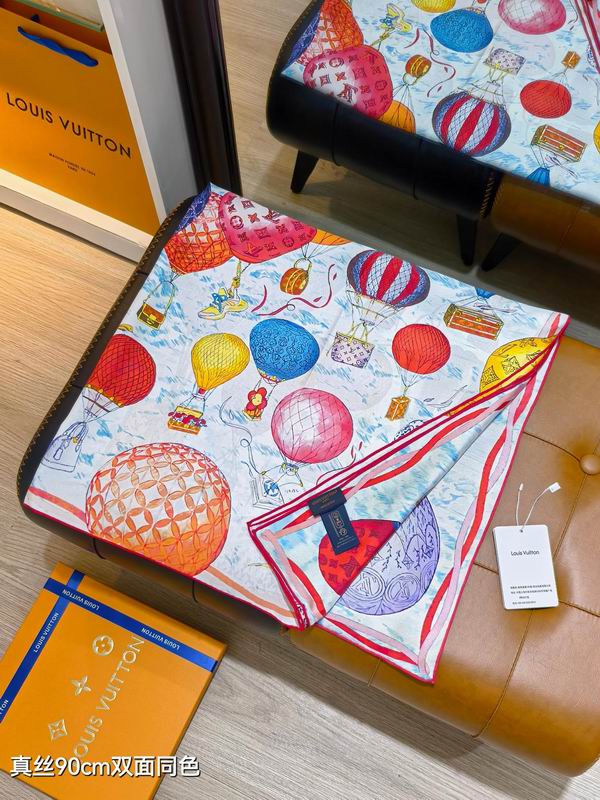 LV silk scarf 90X90cm E46 (40)