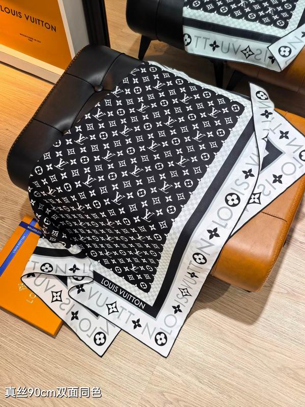 LV silk scarf 90X90cm E47 (7)