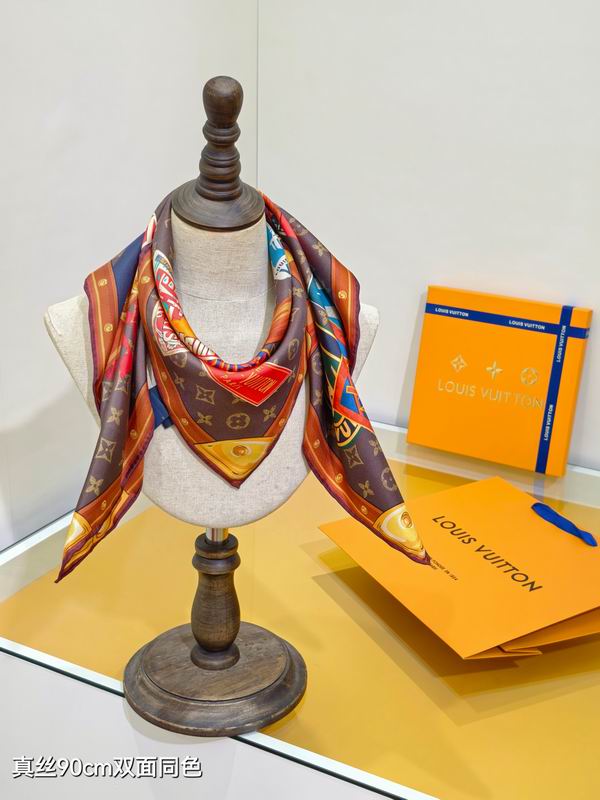 LV silk scarf 90X90cm E70 (13)