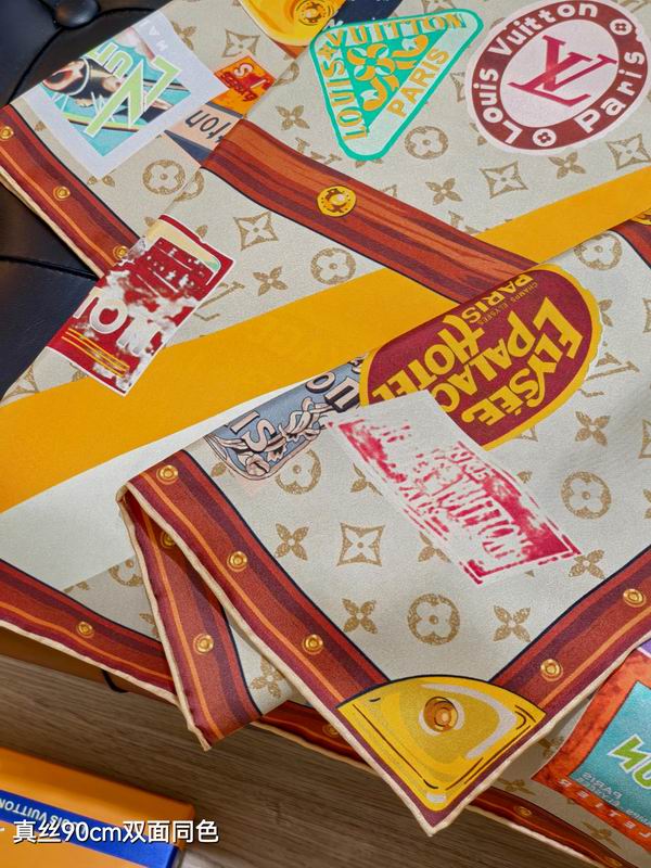 LV silk scarf 90X90cm E70 (4)