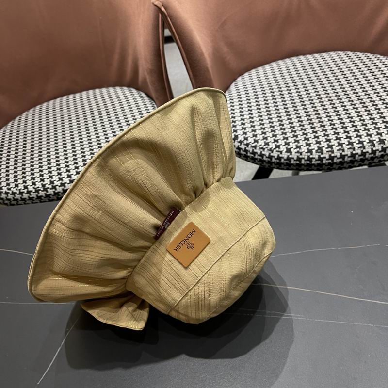 Moncler hat (3)