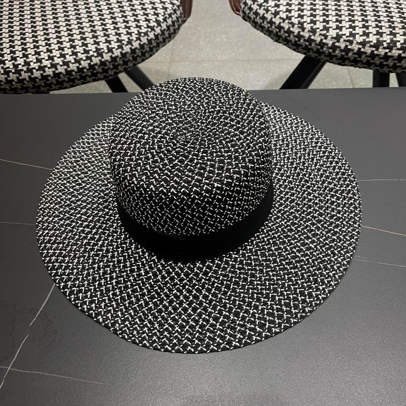 Moncler top hat (9)